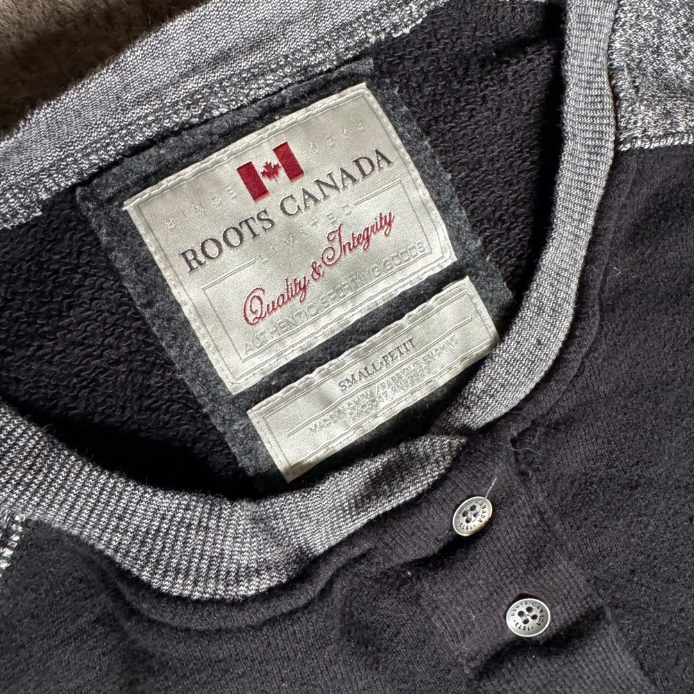 Roots Gray Crew Neck Sweater